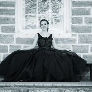 Meet your Posher, Hallie